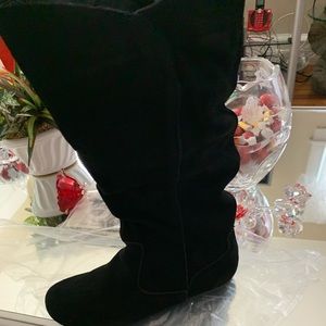 NWT suede boots